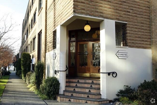 Photo - Franconia Apartments