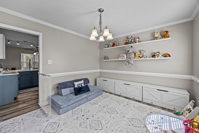 Photo - 215 Bishop Dr