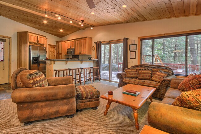 Building Photo - 8154 N Chilnualna Falls Rd Rental