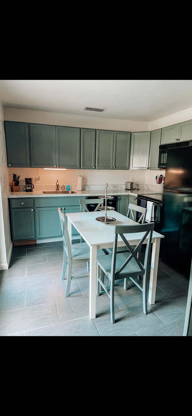 Building Photo - 2807 Bainbridge Rd