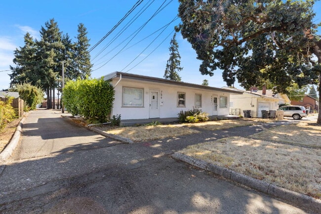 Building Photo - Charming 2 bedroom duplex Rental