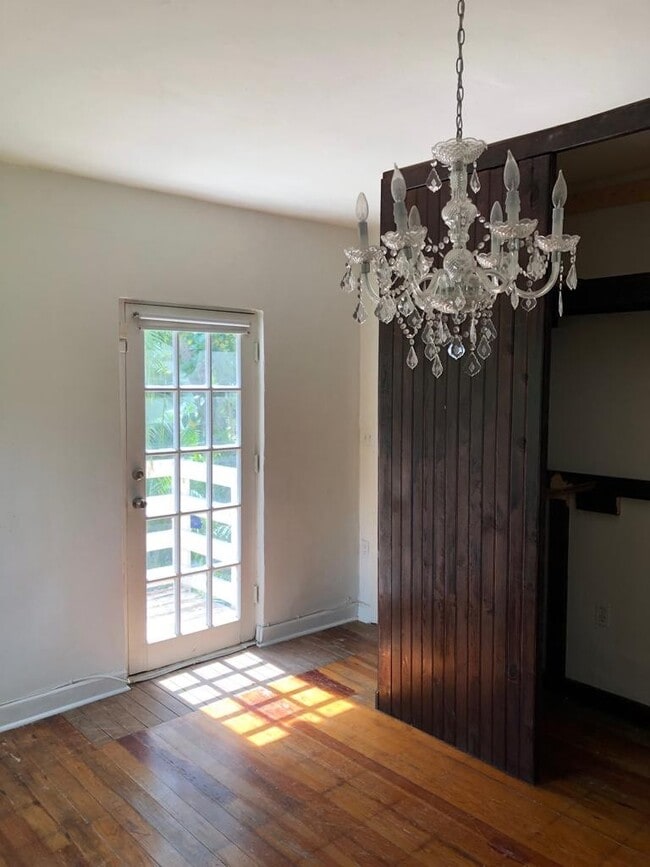 Photo - 100 NE 43rd St