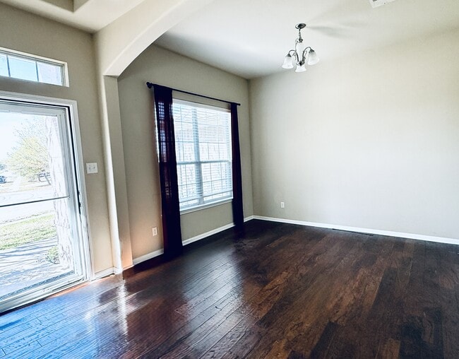 Photo - 7105 Cromarty Ln
