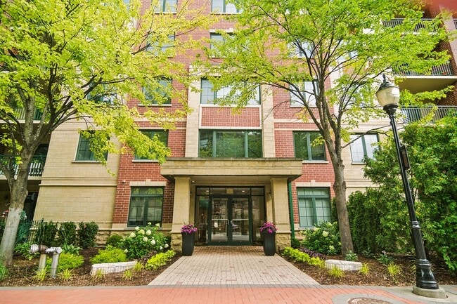 Building Photo - 11 S Wille St Unit 705