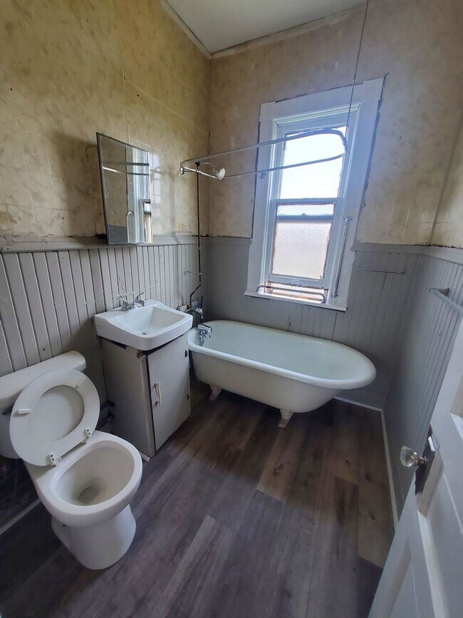 Photo - 635-637 W Center St. (Duplex) Unit 637 Upper