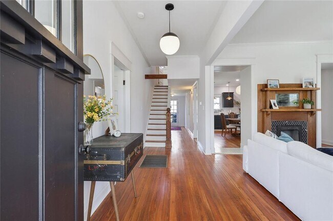 Photo - 1212 Merlin Ave SE