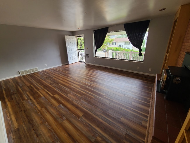 Photo - 1338 Henderson Dr