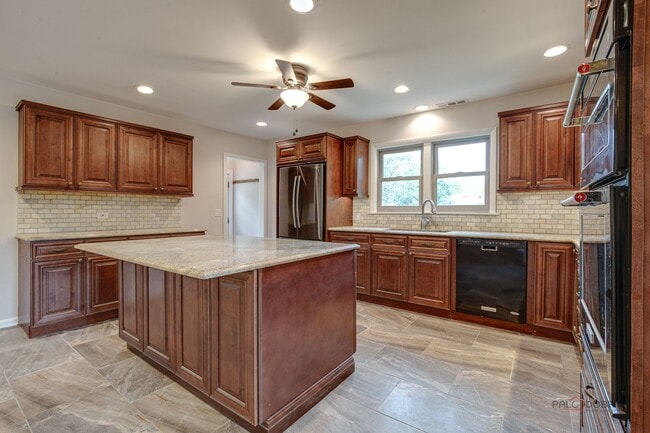 Photo - 144 Morgan Pl