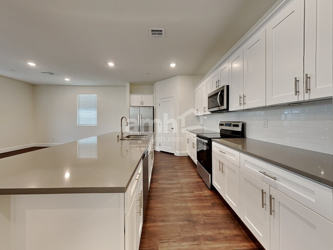 Photo - 290 Austin Bellerose Pl