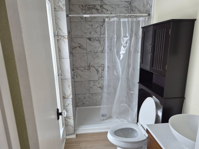 Photo - 15 Hubbard St Unidad Upstairs front