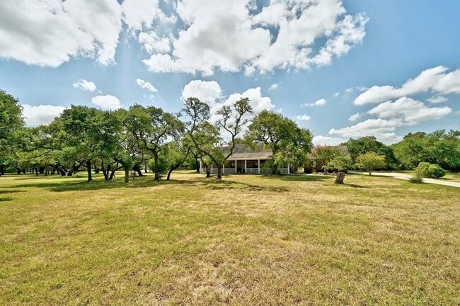 Photo - 200 Oak Hollow Ln