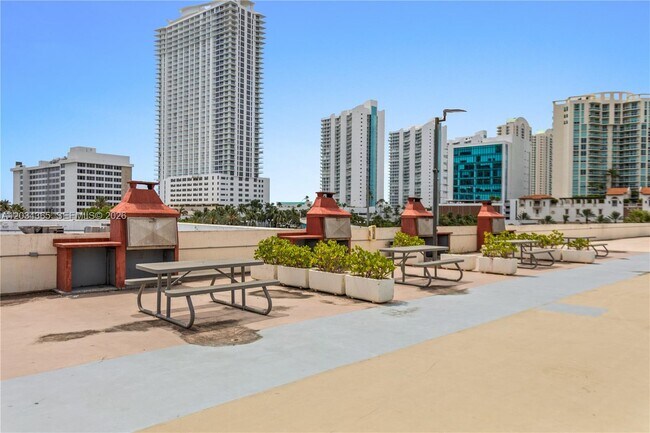 Photo - 17021 N Bay Rd Unidad 429