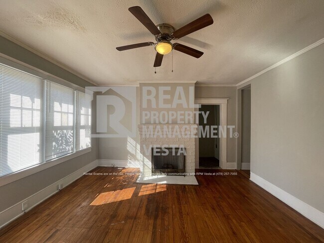 Photo - 2389 Beech Ave