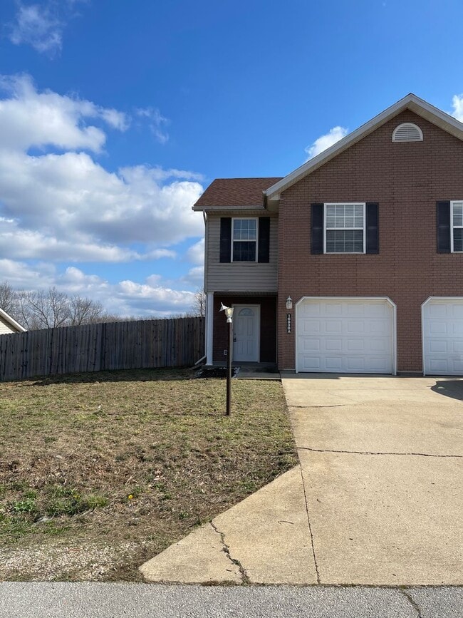 Building Photo - 16830 Huntington Ln Unit A