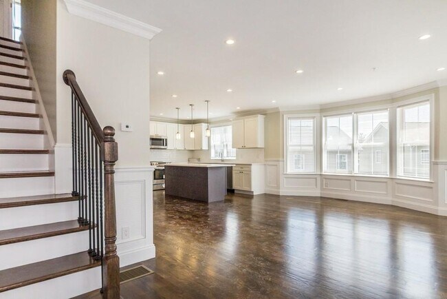 Photo - 37 Juniper St Unit R