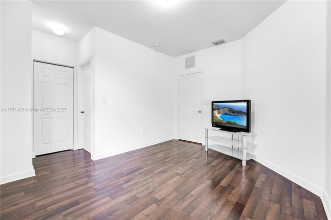 Photo - 1555 NE 33rd Rd Townhome