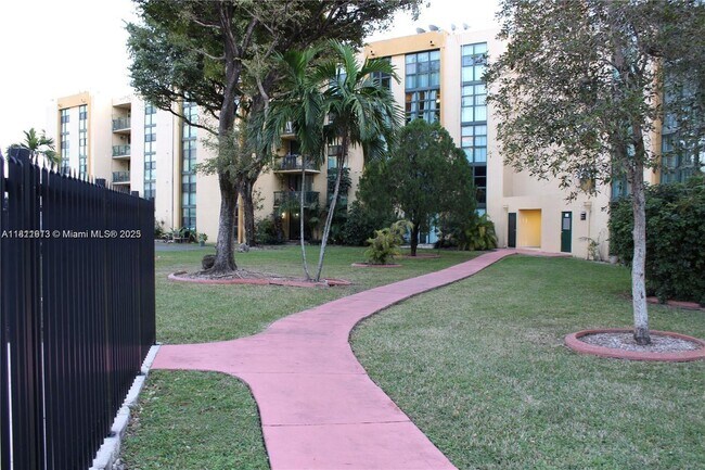 Photo - 11780 SW 18th St Unidad 303-2 Rental