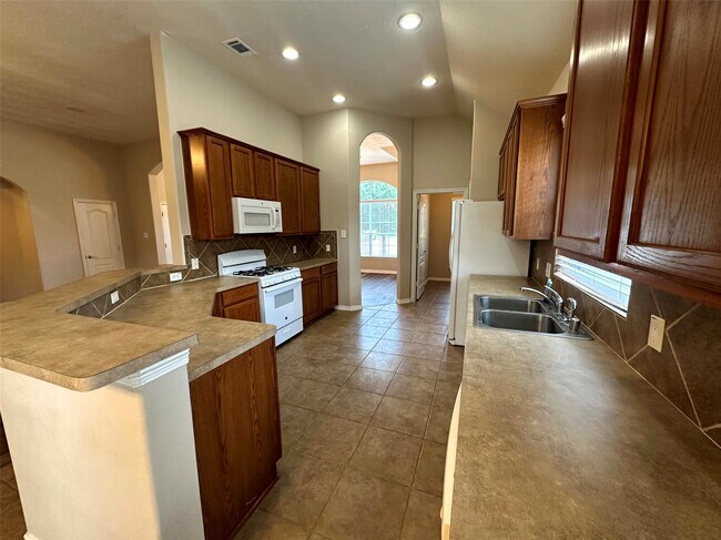 Photo - 2047 Lulach Ln