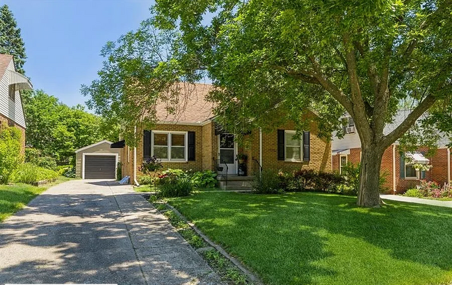 Building Photo - 1321 Merle Hay Rd Rental