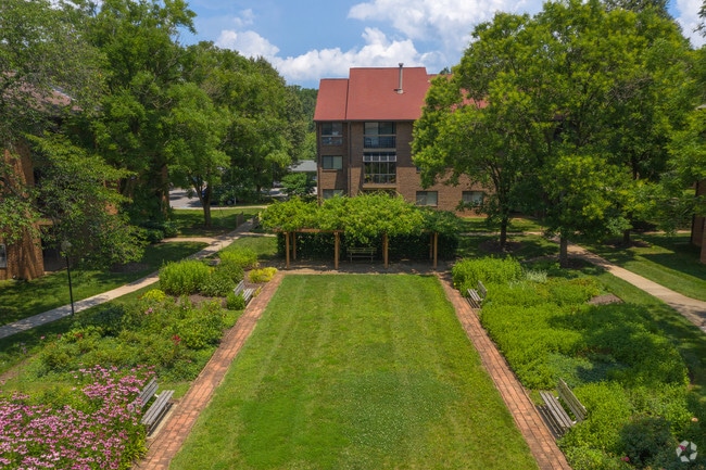 Gardens - The Greens at Columbia Apartments