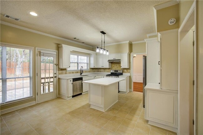 Photo - 1060 Lyndhurst Way