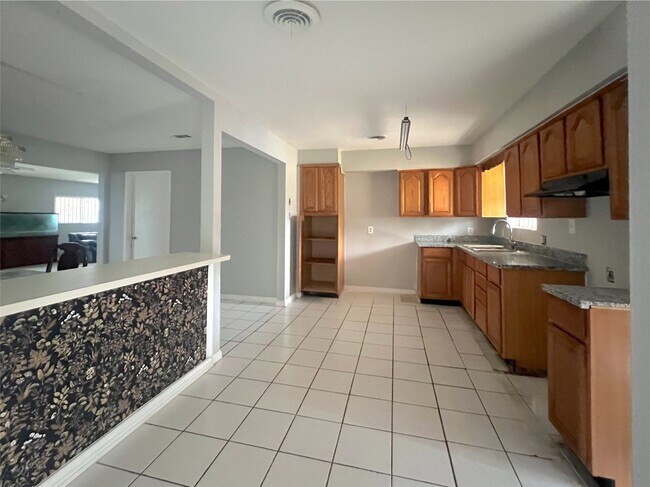 Photo - 13522 Hollypark Dr