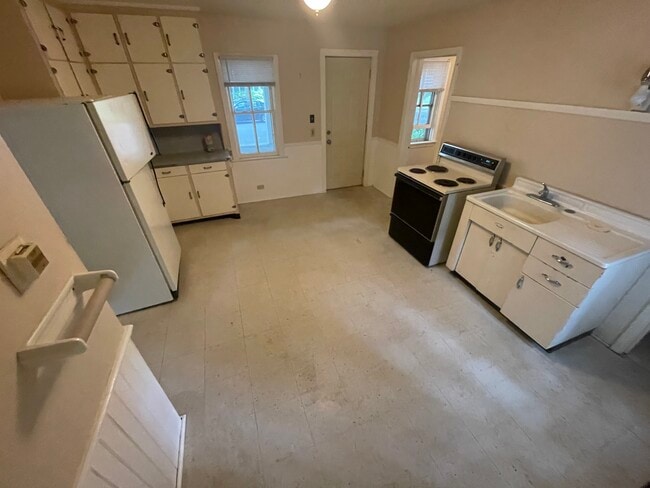 Photo - 120 N 4th Ave