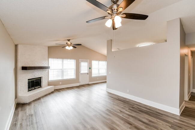 Photo - 1633 Sugarpine Drive