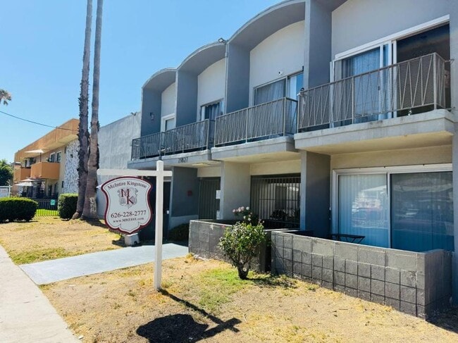 Building Photo - 1.0 bedroom in Canoga Park California 91304 Unit 16 Rental