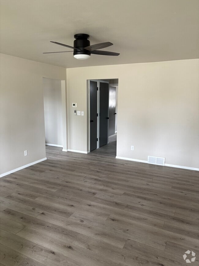 Building Photo - 2520 E Newberry St Rental