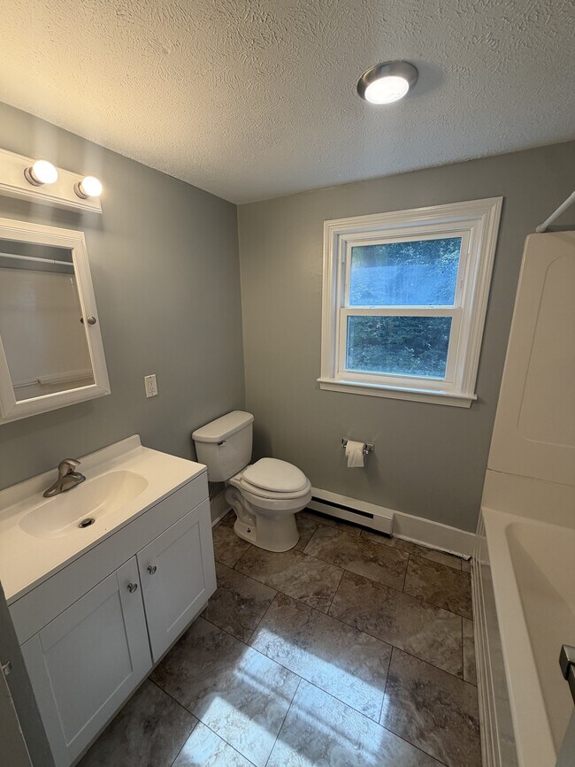 Photo - 25 White Pine Ave