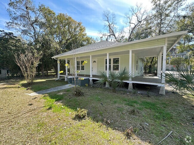 Building Photo - Fully Remodeled House Available Now!!!!! S...