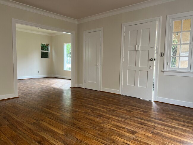 Photo - 1016 1/2 N Serrano Ave Apartment Unit 1018.5
