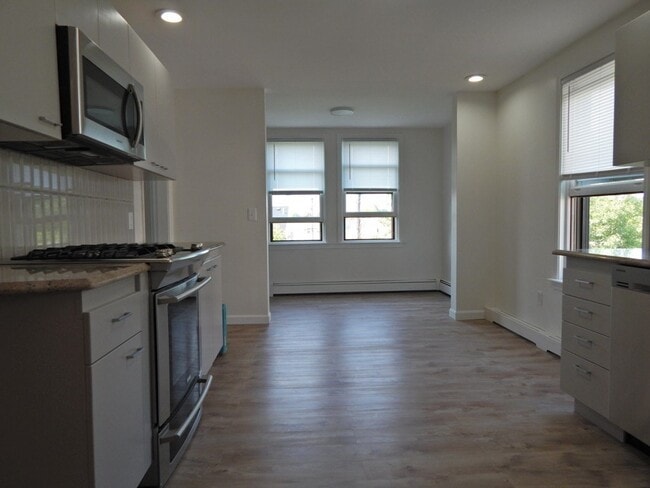 Building Photo - 83 Leyden St Unit 1
