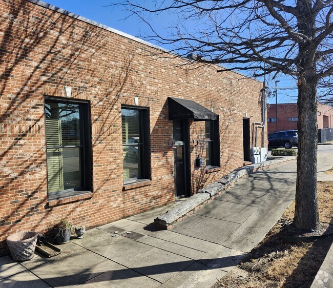 Building Photo - 380 N Goldthwaite St Rental