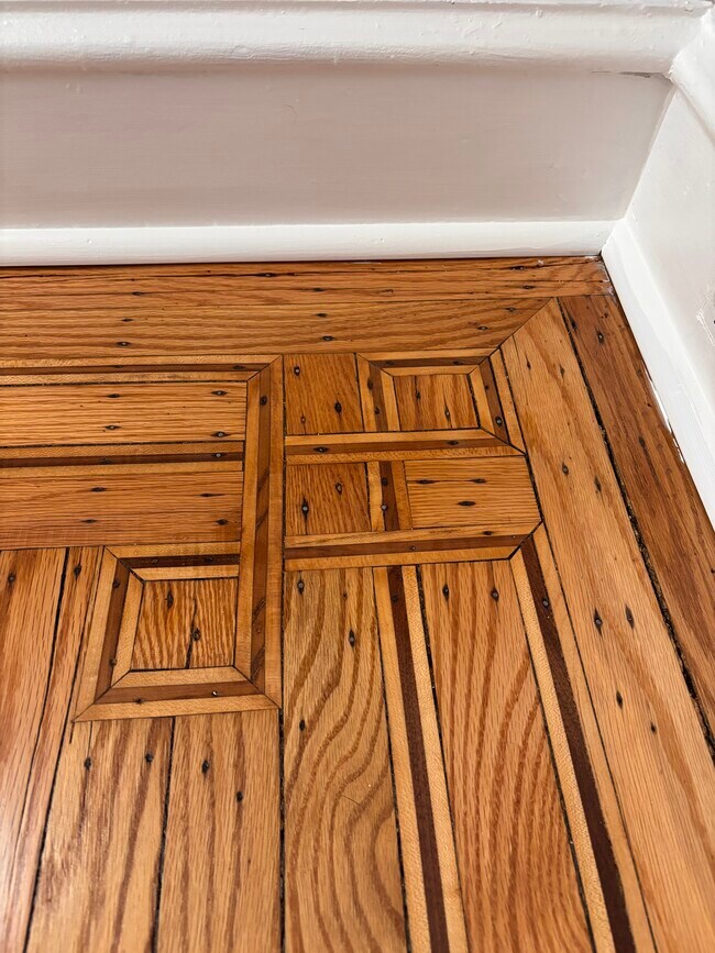 Photo - 5650 Woodcrest Ave