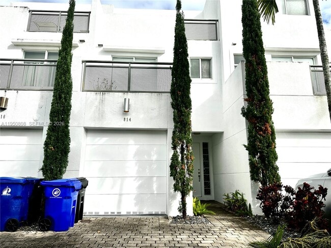 Photo - 814 NE 19th Ave