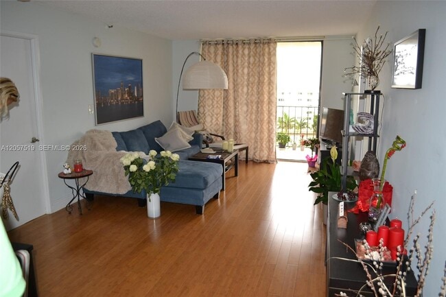 Photo - 290 174th St Unit 703
