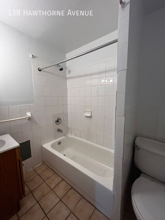 Building Photo - 138 Hawthorne Ave Rental