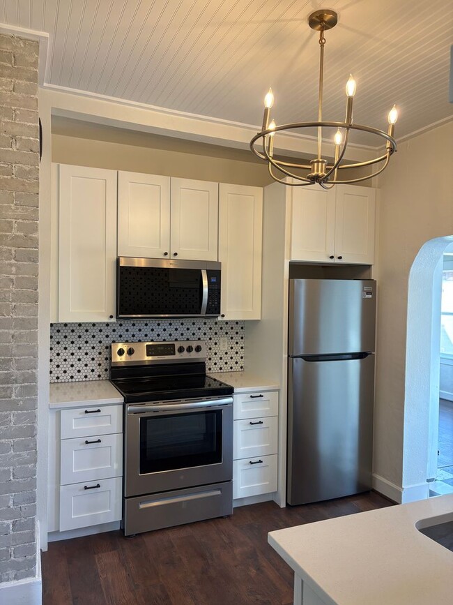 Photo - Beautifully Remodeled 3BA/1BA Audubon Home