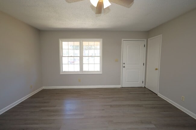 Photo - 612 Scott Dr