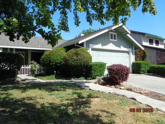 Building Photo - 6122 Vanden Rd