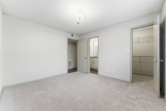 Relax in a serene bedroom retreat with ample space - Buckhead and Vine