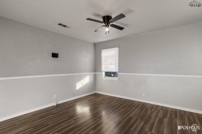 Photo - 1411 Deville St