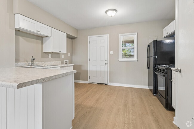 2BR, 1BA - 800SF - Kitchen