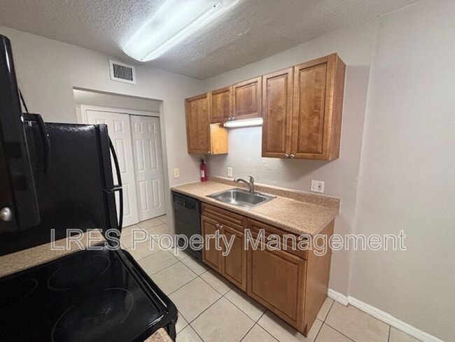 Photo - 1695 Lee Rd