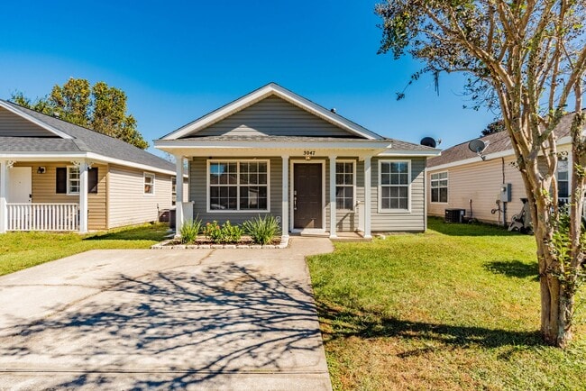 Building Photo - Well-maintained cottage home in Bellview