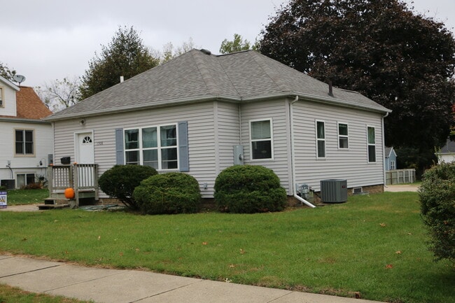 Building Photo - 1908 Franklin St Rental