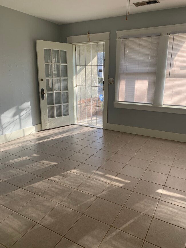 Living room - 237 W 23rd St Unit 237