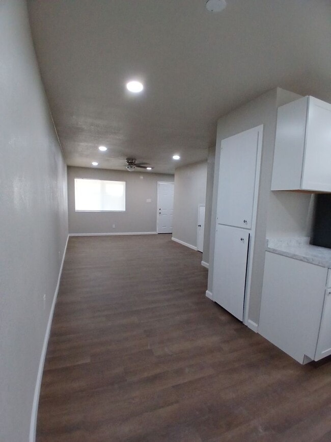 Photo - 305 N Lake Ave Unit Apt 1